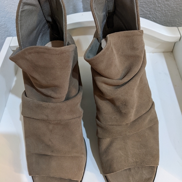 Tahari, Open Toe, Block Heel, Tan, Size 7 New, Suede - Picture 2 of 11